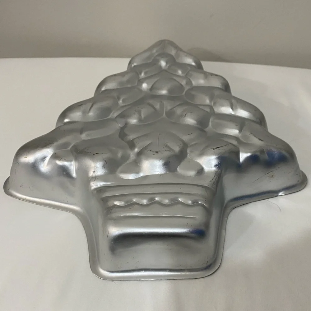Vintage 1972 Wilton Treeliteful Christmas Cake Pan Holiday Nostalgia Decorated